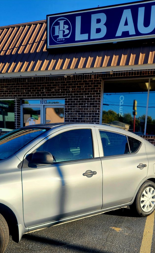 Photo 2 of this NISSAN VERSA