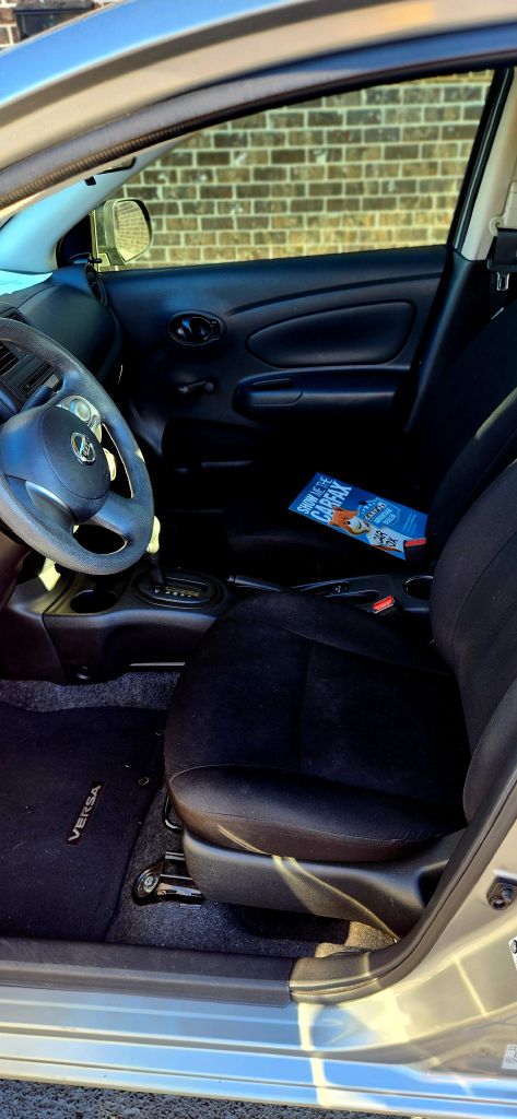 Photo 10 of this NISSAN VERSA