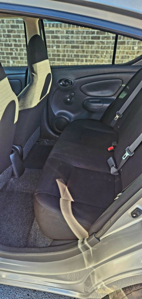 Photo 11 of this NISSAN VERSA