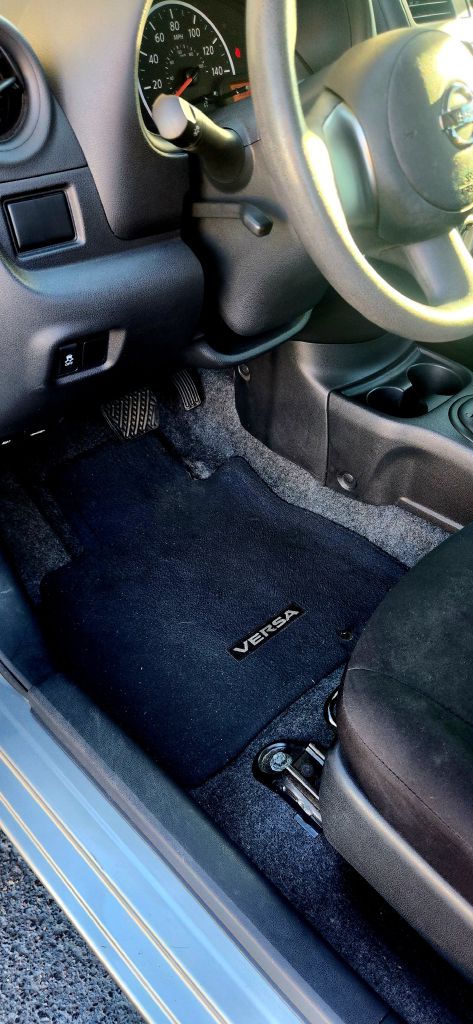Photo 12 of this NISSAN VERSA