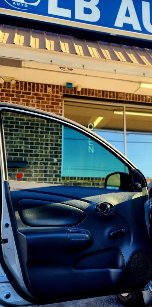 Photo 22 of this NISSAN VERSA