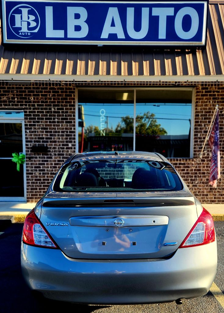 Photo 4 of this NISSAN VERSA