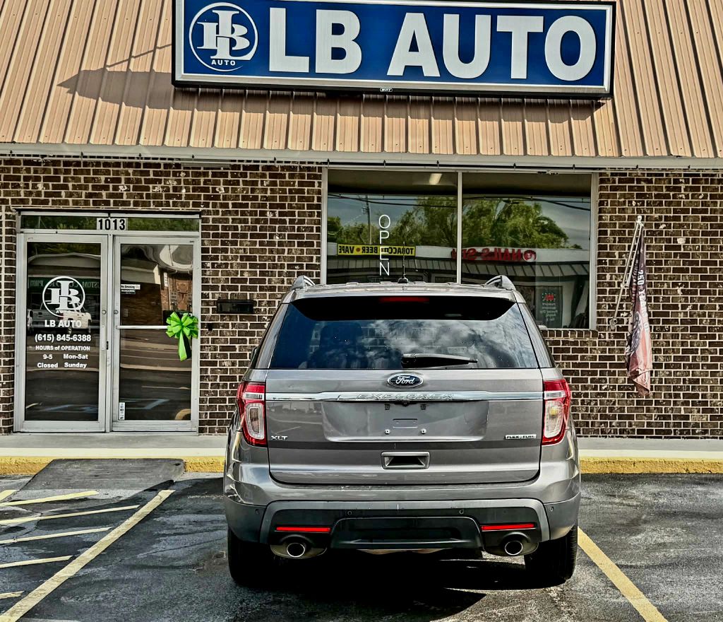 Photo 3 of this FORD EXPLORER
