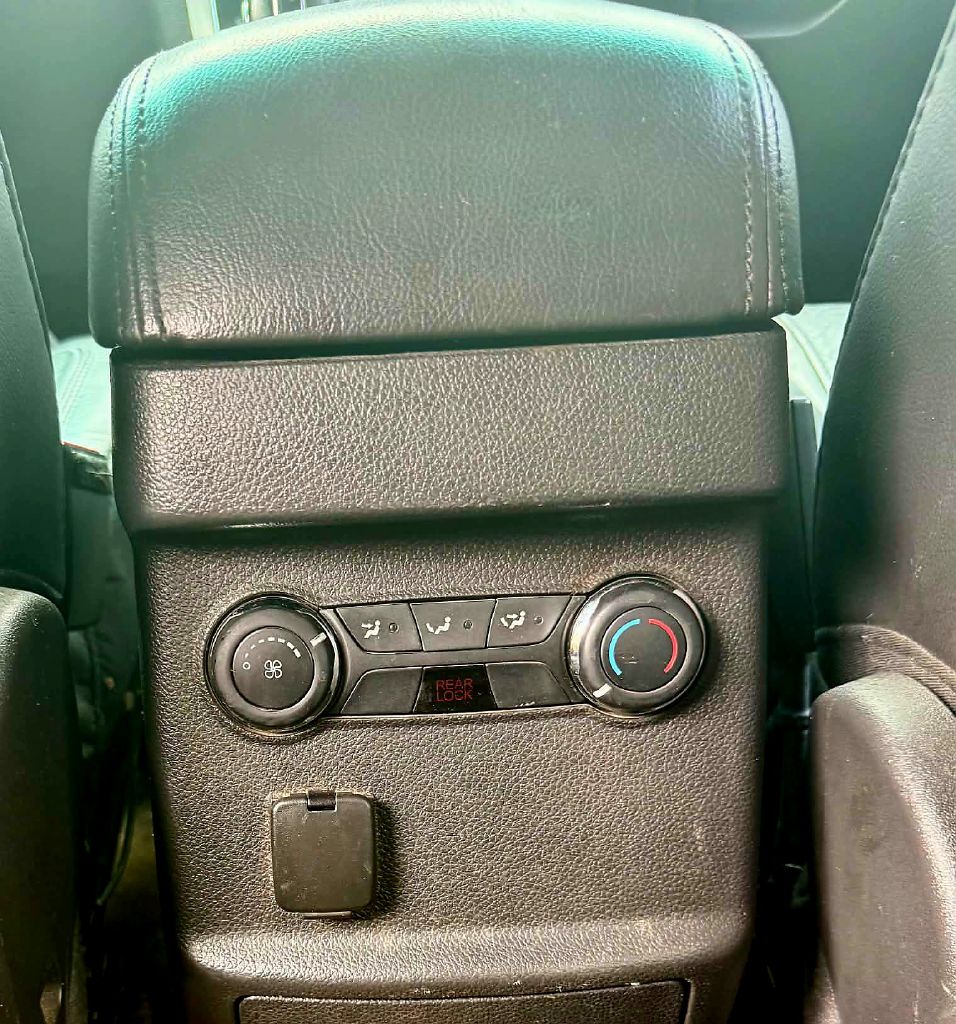 Photo 6 of this FORD EXPLORER