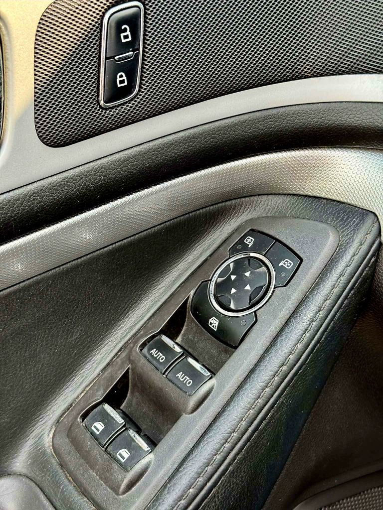 Photo 7 of this FORD EXPLORER