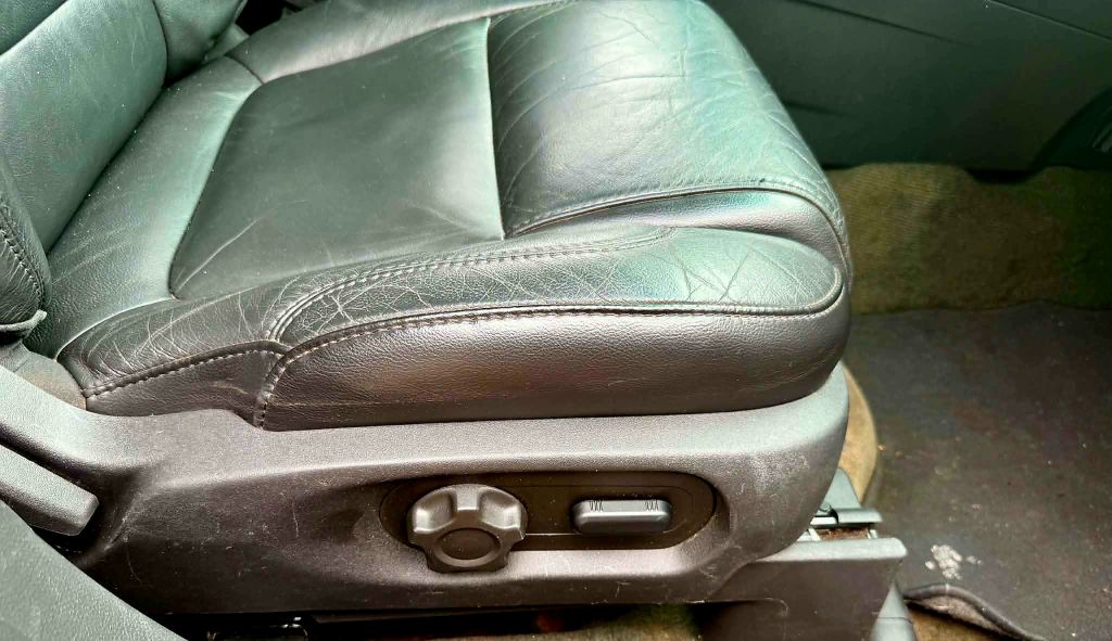 Photo 12 of this FORD EXPLORER