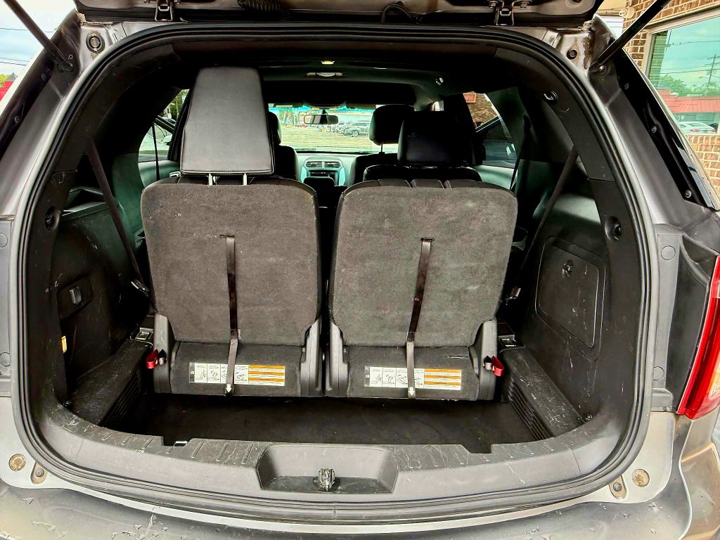 Photo 19 of this FORD EXPLORER