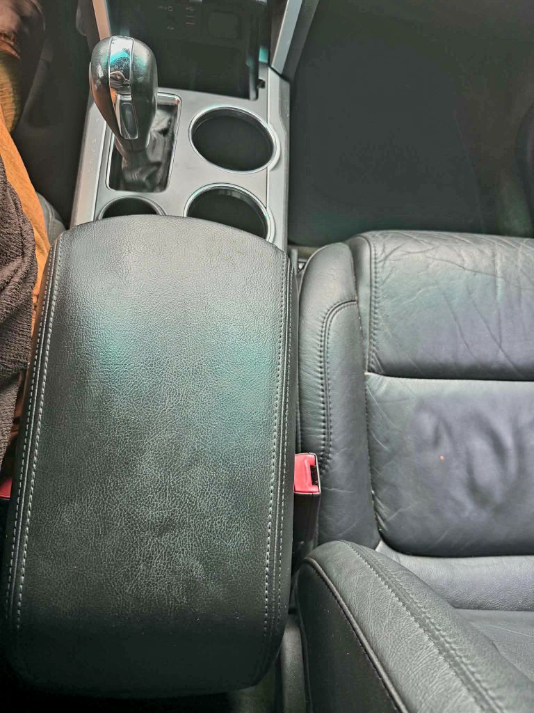 Photo 20 of this FORD EXPLORER