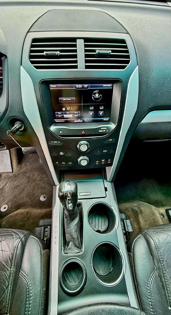 Photo 22 of this FORD EXPLORER