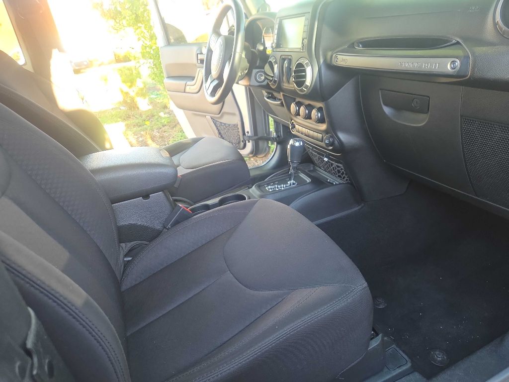 Photo 10 of this JEEP WRANGLER