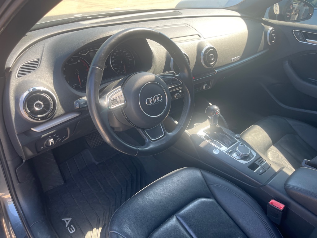 Photo 10 of this AUDI A3