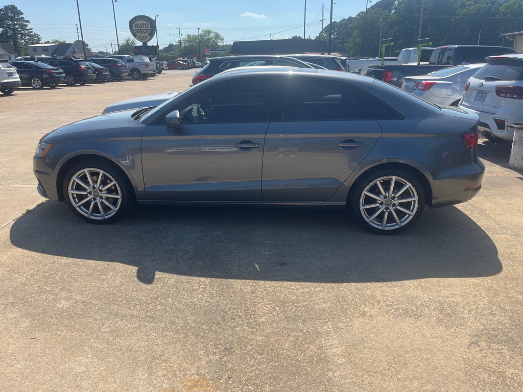 Photo 2 of this AUDI A3