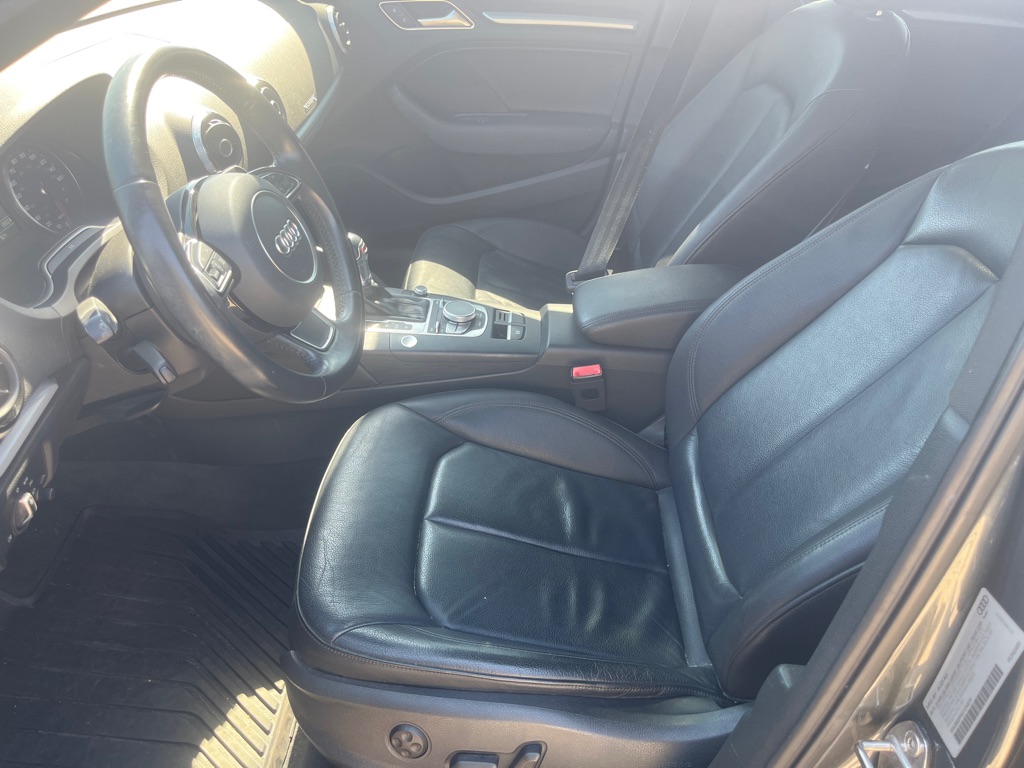 Photo 9 of this AUDI A3