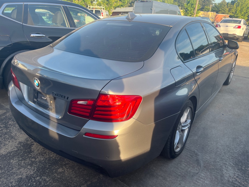 Photo 3 of this BMW 5 SERIES