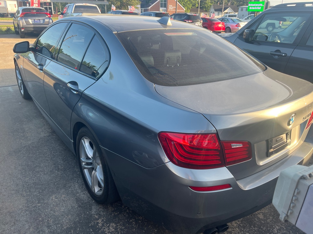 Photo 2 of this BMW 5 SERIES