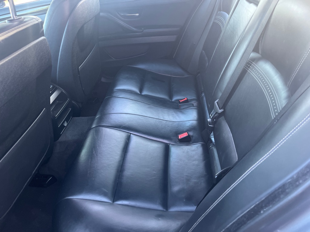 Photo 9 of this BMW 5 SERIES