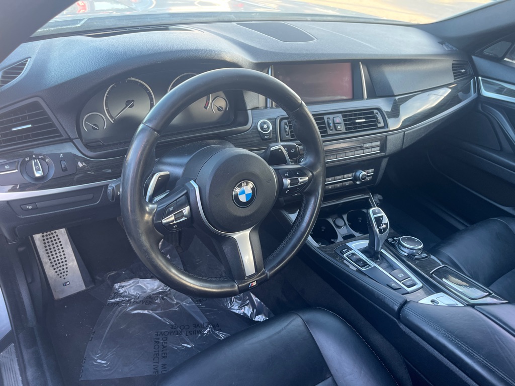 Photo 7 of this BMW 5 SERIES