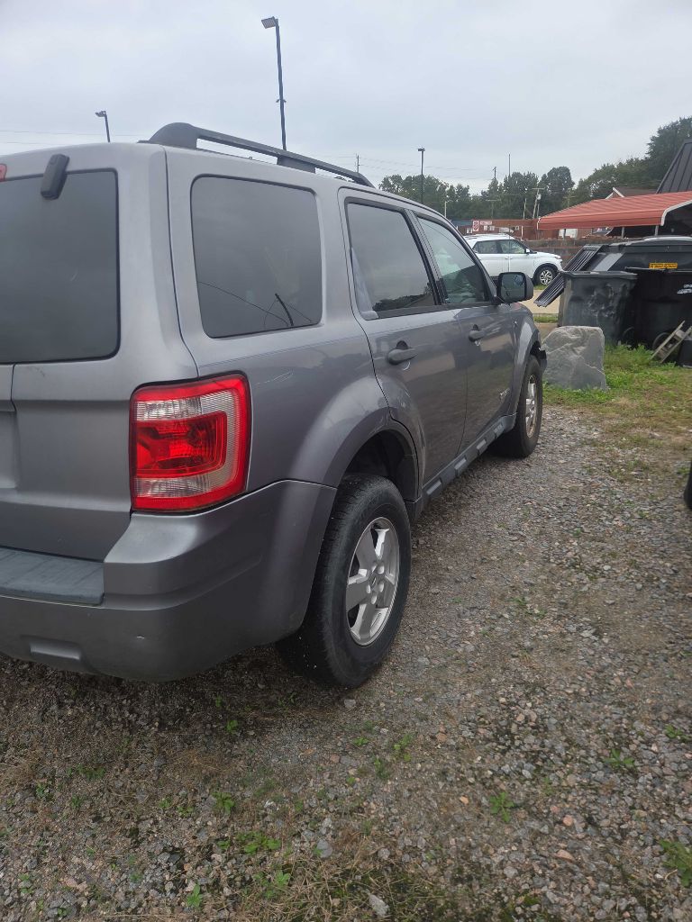 Photo 2 of this FORD ESCAPE