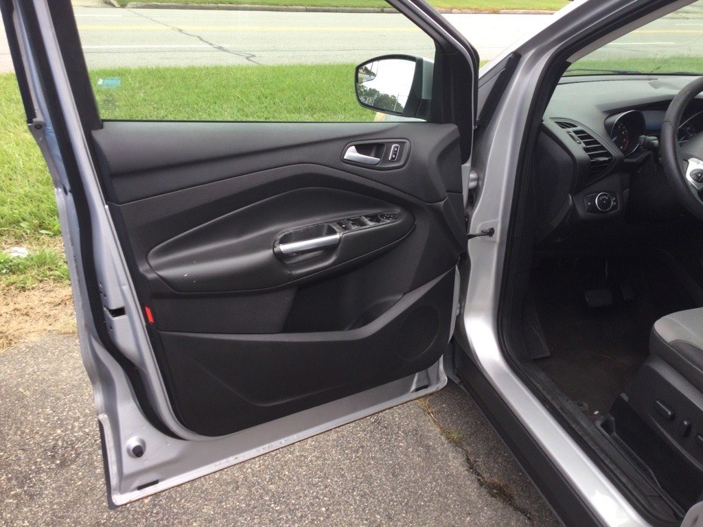 Photo 14 of this FORD ESCAPE