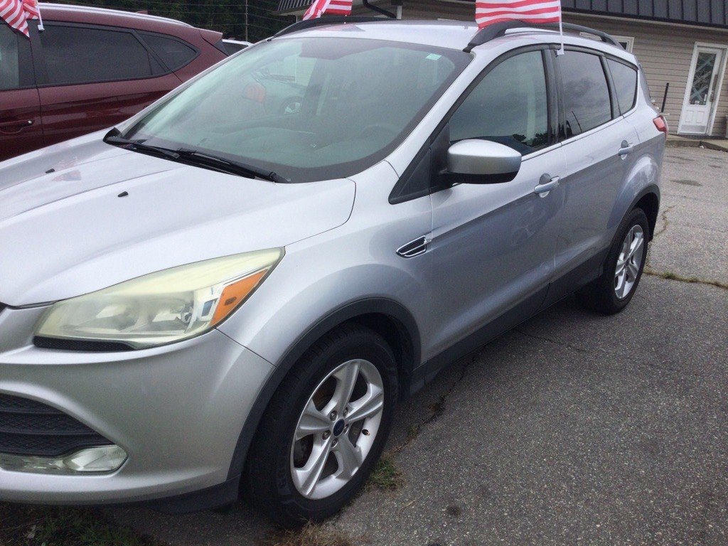 Photo 2 of this FORD ESCAPE
