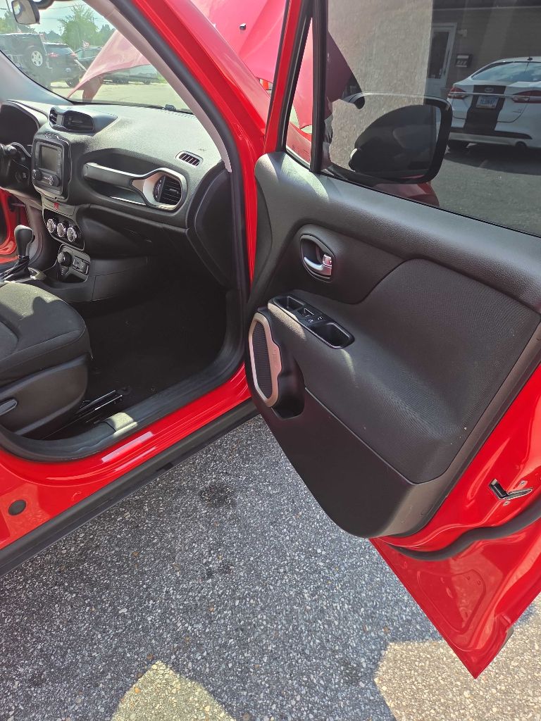 Photo 16 of this JEEP RENEGADE
