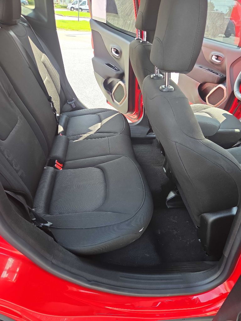 Photo 15 of this JEEP RENEGADE