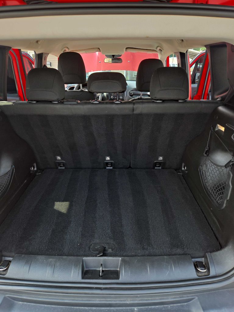 Photo 12 of this JEEP RENEGADE