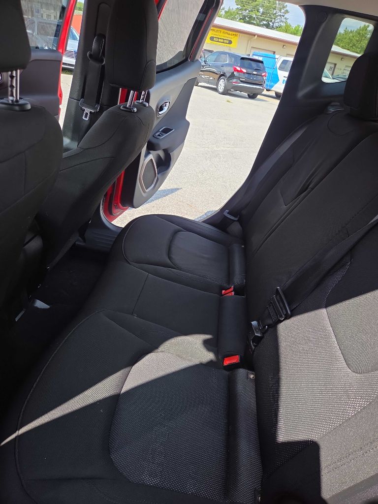 Photo 13 of this JEEP RENEGADE
