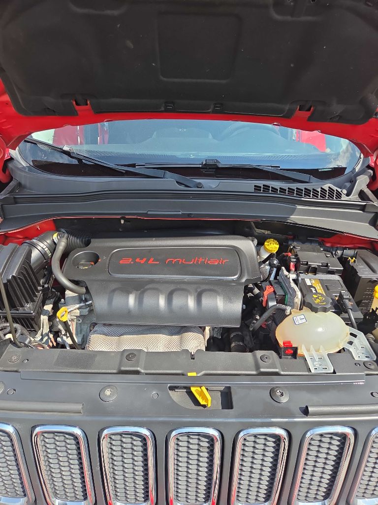 Photo 17 of this JEEP RENEGADE