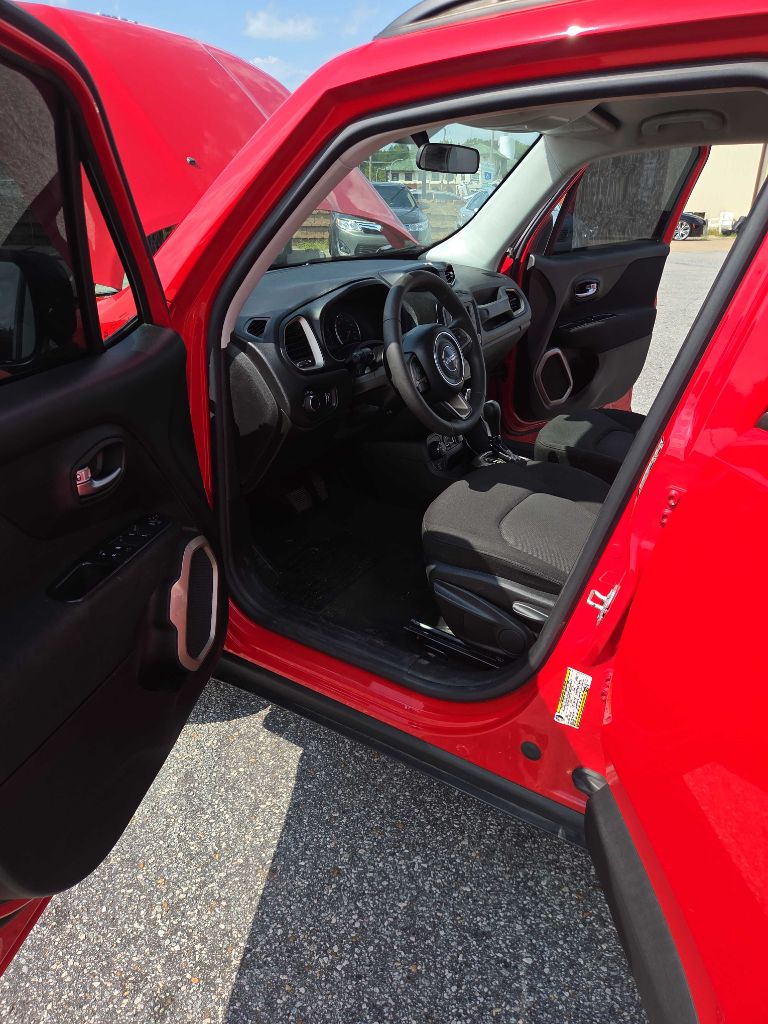 Photo 9 of this JEEP RENEGADE