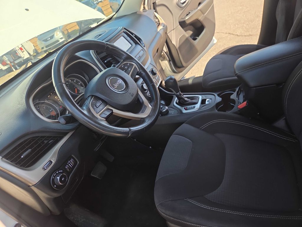 Photo 29 of this JEEP CHEROKEE