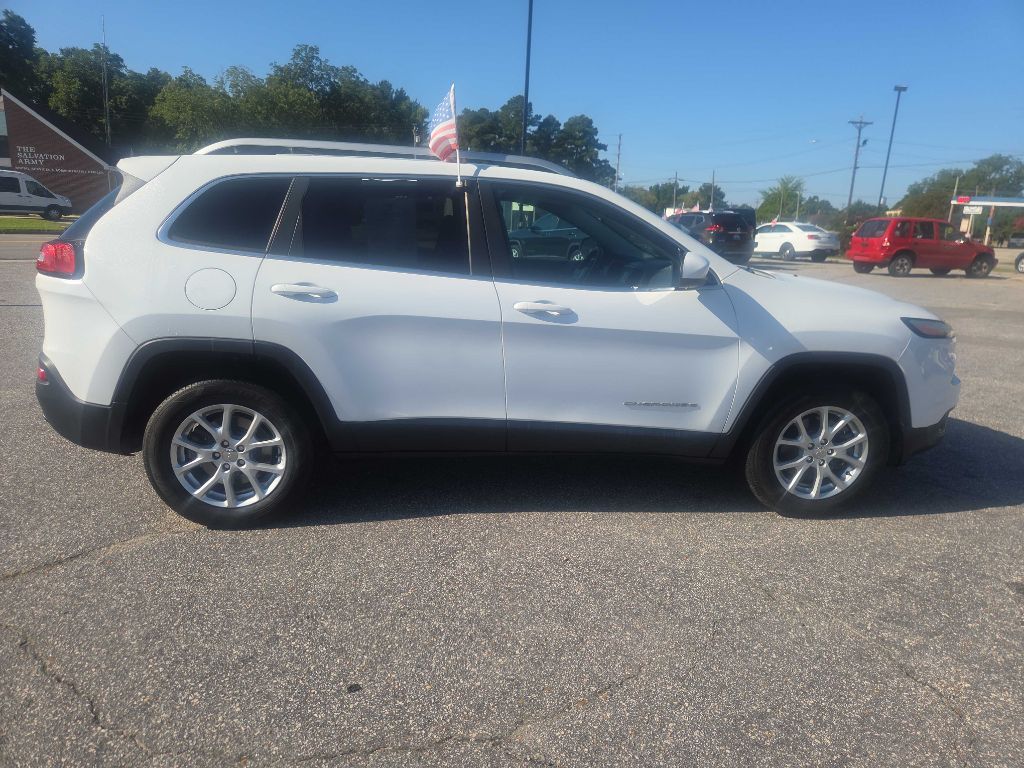 Photo 8 of this JEEP CHEROKEE