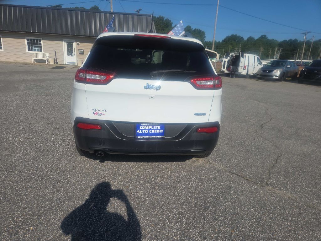 Photo 19 of this JEEP CHEROKEE