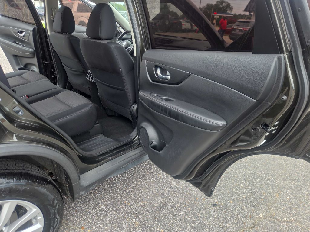 Photo 13 of this NISSAN ROGUE