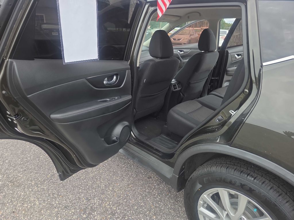 Photo 15 of this NISSAN ROGUE