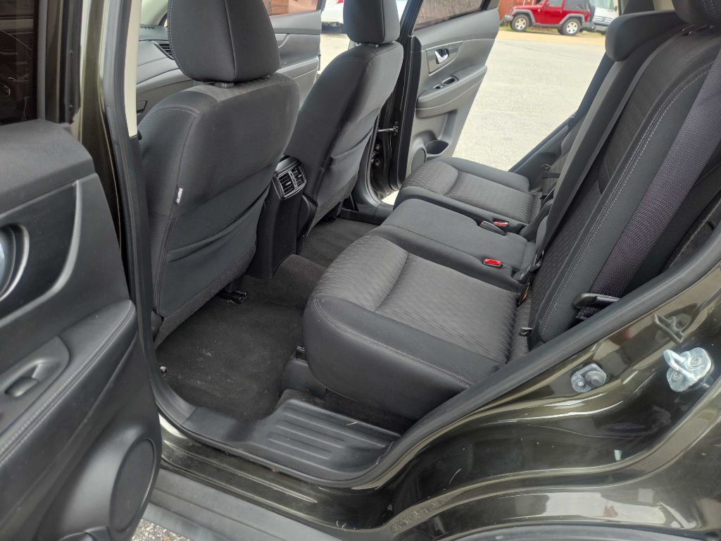Photo 14 of this NISSAN ROGUE