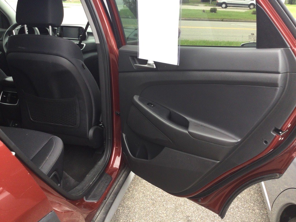 Photo 15 of this HYUNDAI TUCSON