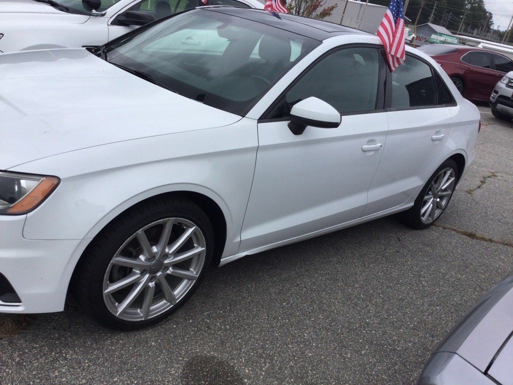 Photo 2 of this AUDI A3