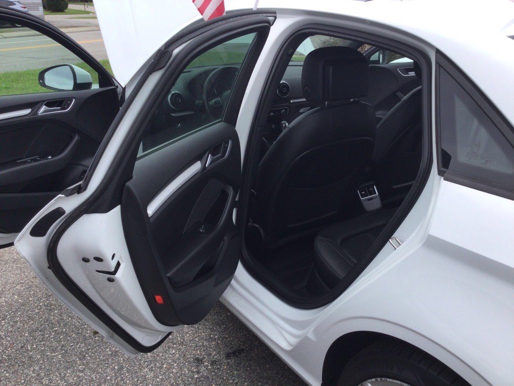 Photo 9 of this AUDI A3