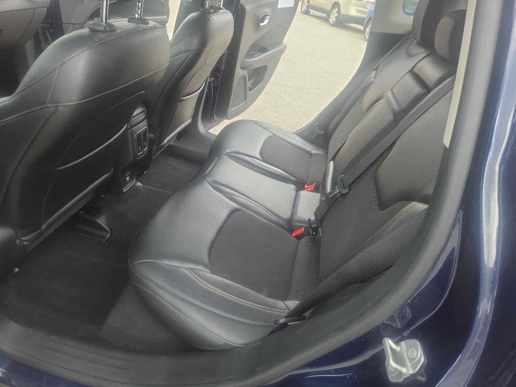 Photo 20 of this JEEP COMPASS