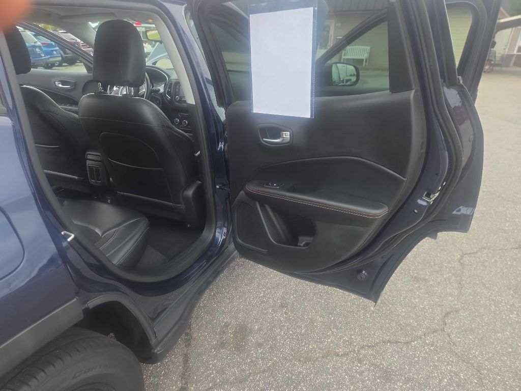Photo 22 of this JEEP COMPASS