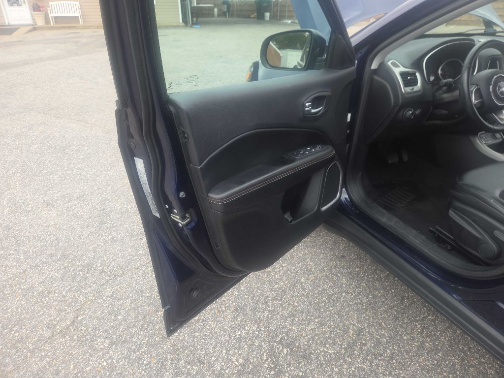 Photo 11 of this JEEP COMPASS