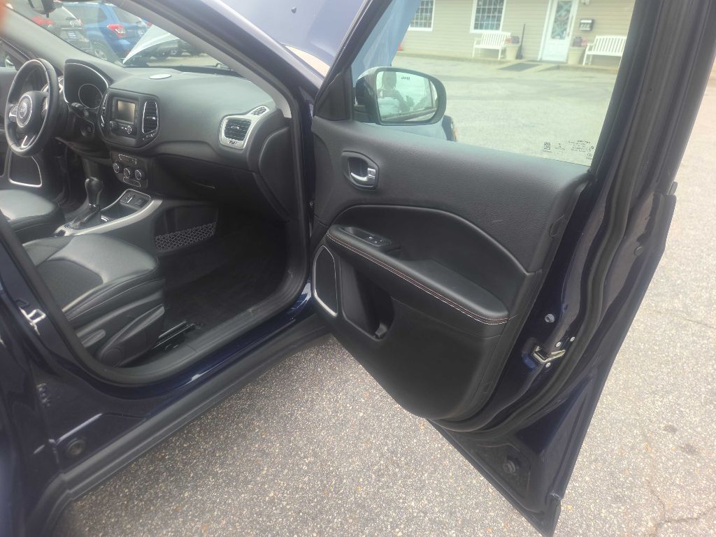 Photo 23 of this JEEP COMPASS