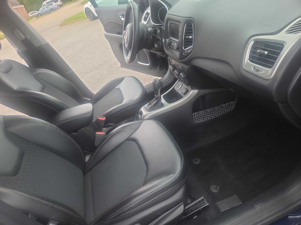 Photo 19 of this JEEP COMPASS