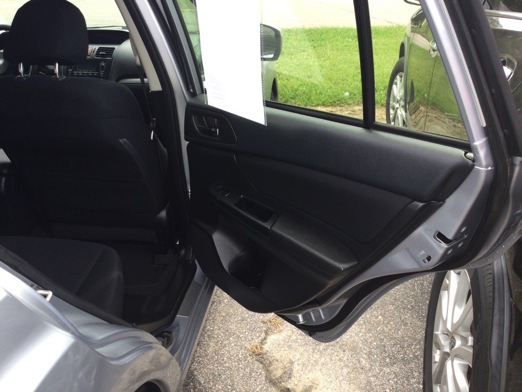 Photo 9 of this SUBARU IMPREZA