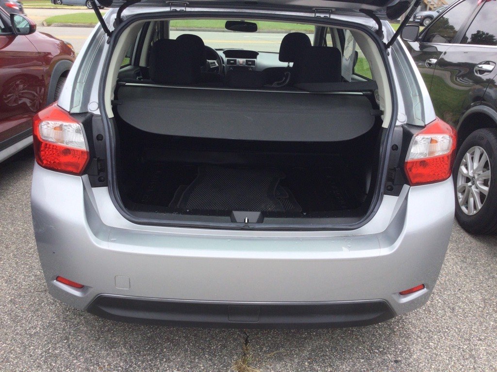 Photo 11 of this SUBARU IMPREZA