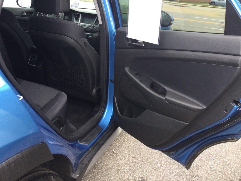 Photo 9 of this HYUNDAI TUCSON