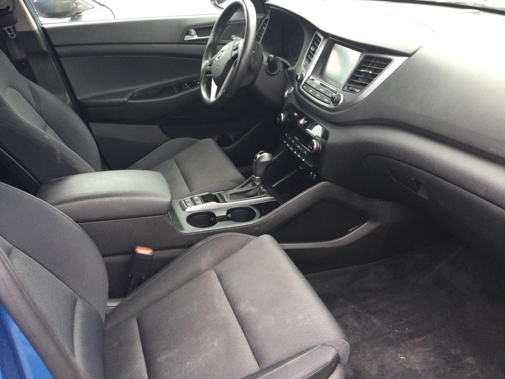 Photo 8 of this HYUNDAI TUCSON