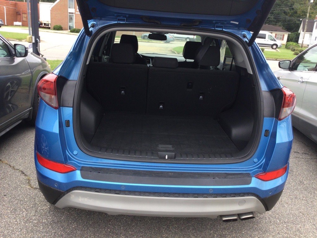 Photo 11 of this HYUNDAI TUCSON