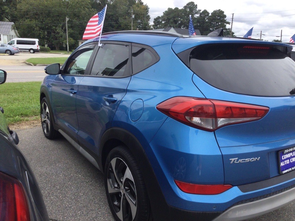 Photo 3 of this HYUNDAI TUCSON